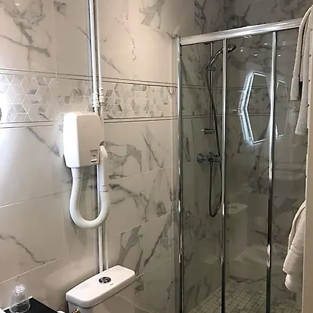 فندق دو دراغون باريس